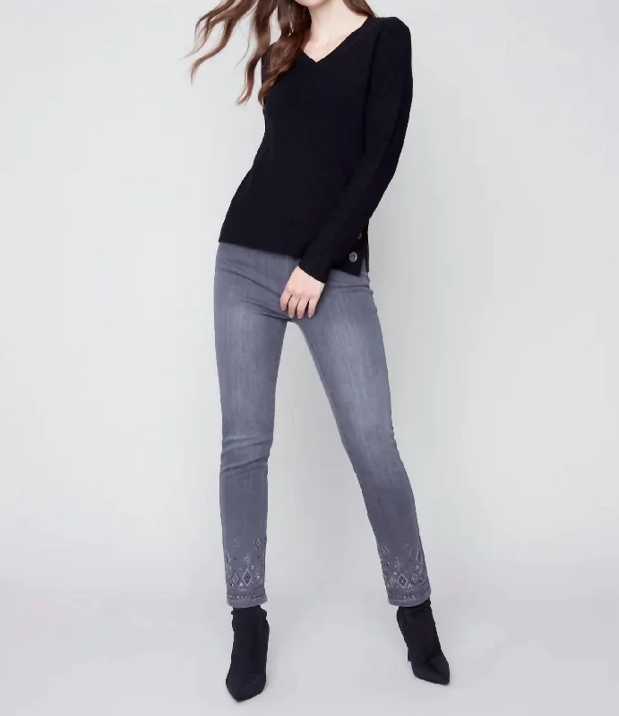 Weekend Bargains to Savor V-Neck Sweater In Black
