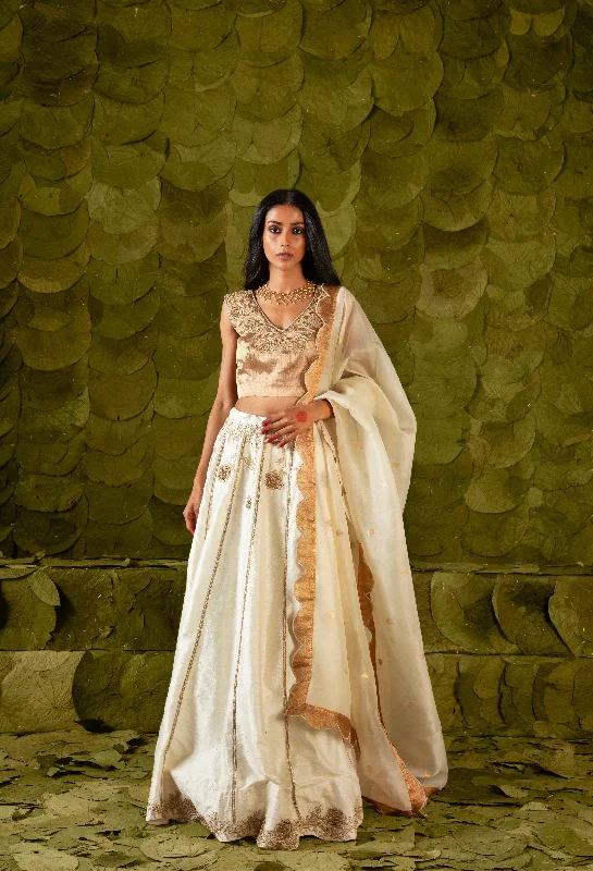 Gēlaṭhi (ಗೆಳತಿ) Lehenga in Canoli Cream