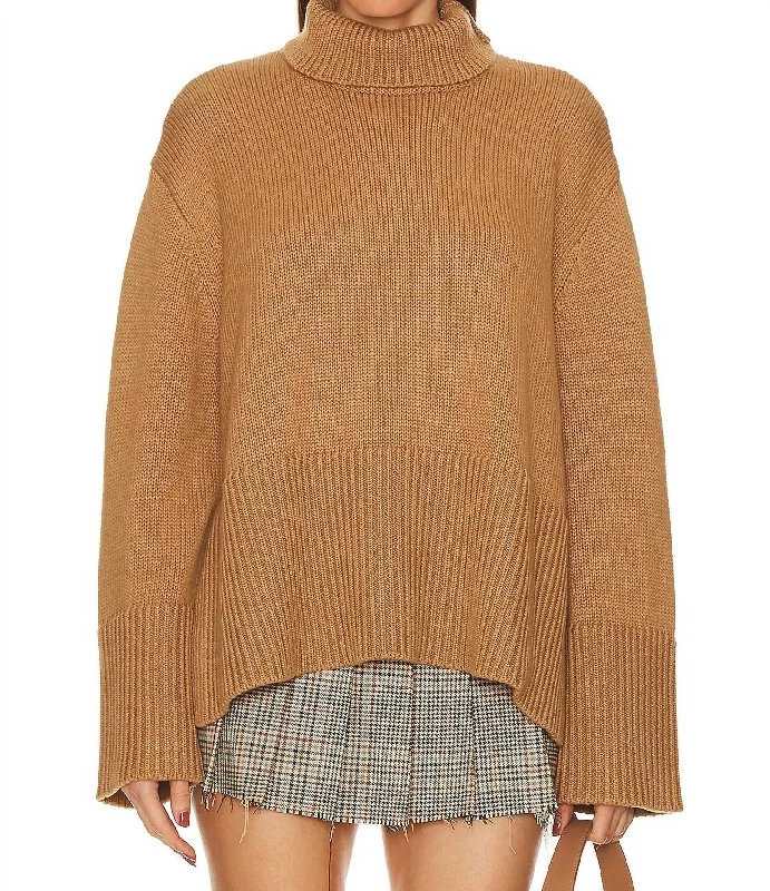 Hurry In Della Turtleneck Pullover In Camel